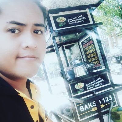 aku jualan baso 123 yg mangkal di samping Alfamart gapura griya kencana 1 dkt asrama polri ciledug.sebrang SMA 3 Tangerang. sebelah pool bus Dewi Sri. jam 9-21.