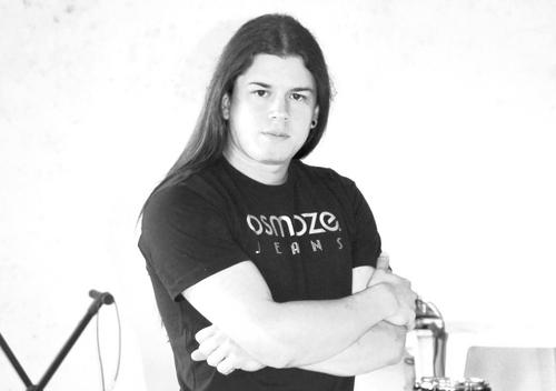 Baixista/Produtor Musical - Banda Curingas...