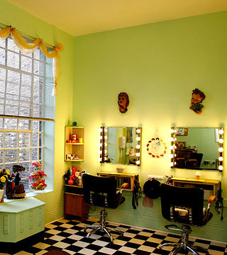 The British home of vintage and retro styling, hair, make-up, gossip and the occasional Gimlet