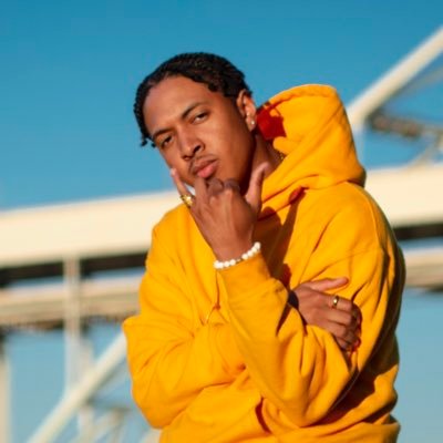 i make music while simultaneously not giving af what people think 💭 | #TheGift4 OUT NOW Booking:booking@yungmilonstage.com #DBAClique⠀⠀