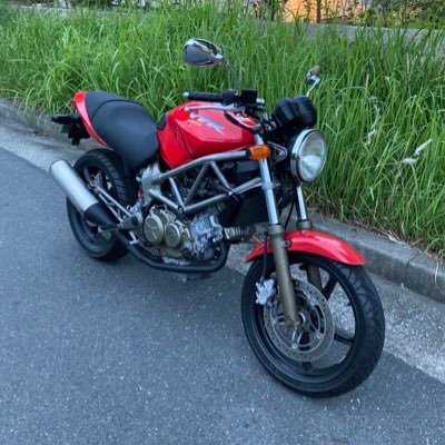 バイクはライブディオ→フォルツァ→ZZ→ライブディオZX→ライブディオ→バリオスⅡ→ゼファー400χ→VTR250→シグナスX 車は30プリウス→130マークX→F364シリーズGC→60ハリアーターボ→F364シリーズGC→ZCスイフトRS→80ヴォクシー