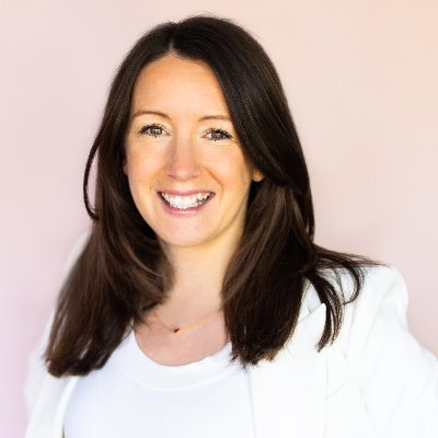 Passionate about wellbeing, resilience and Positive Leadership. Loves reading, learning and foreign languages; newly excited about playing golf and jogging.