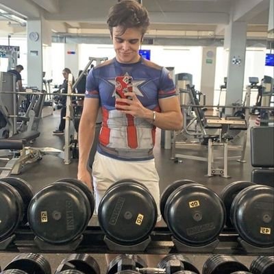 Aquí pasamos packs de los famosos más sexys