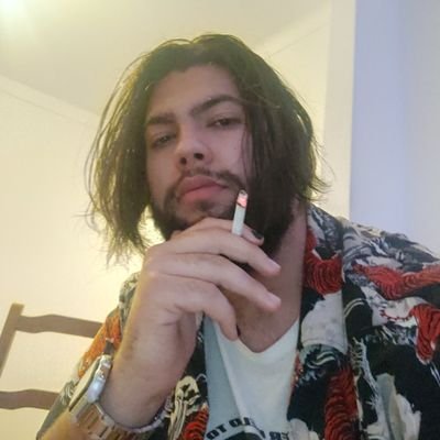 Weeb, depression user e alterna enjoyer.
College dropout .
Insta: @romaria_do_nuno