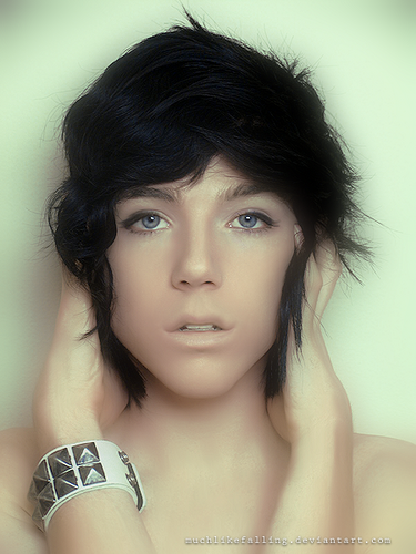 Trolololr's profile picture. Alo(na) 

Almost Legal =/

EDM. 

Raves.