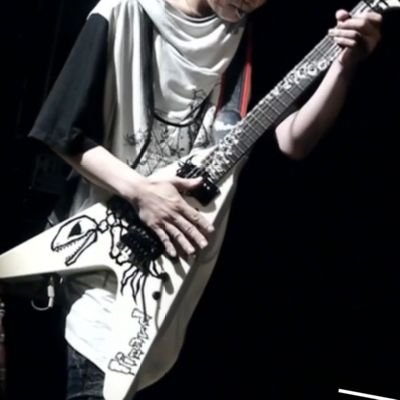 LEZARD_SNOW's profile picture. YUKIちゃんのギタープレイに夢中🎸     DUSTAR-3💕Rayflower💕