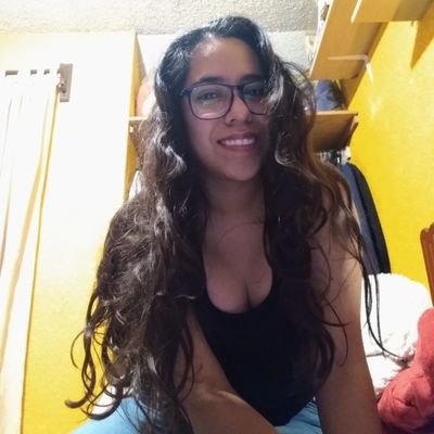 beth_nabor's profile picture. Nunca se le había ocurrido que pudiera haber chicas bellas fuera de las películas, ni que el pudiera conocer a una.