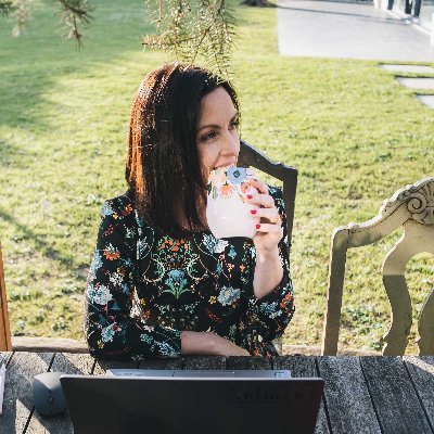 Tradutora (inglés/español, galego) Socia da @agpti | 💚 🩵