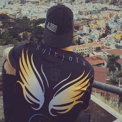Jugador de competitivo español desde 2010 actualmente RETIREEEED |Radiant|
A veces me transformo en Shakira
Instagram: @rulejata