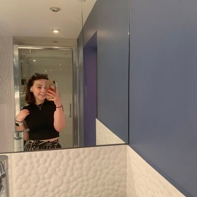 ella_mcgov's profile picture. wear your face mask please :)