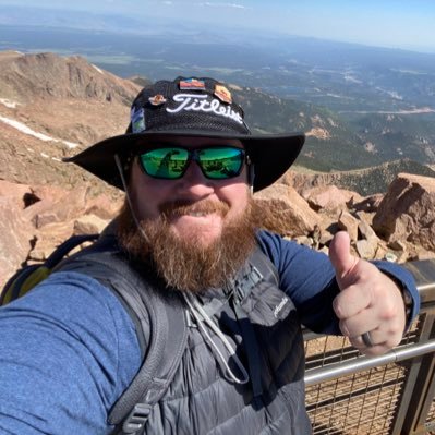 Part 21 year old drunk college kid and part 55 year old dad...who's also kind of drunk. Recently obsessed with green chilis and hiking national parks. #sports
