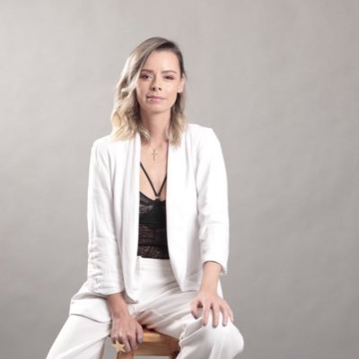 Creadora de @GratitudParaElAlma 💫 Gratitud, escritura y propósito como camino de transformación interior. Mentora de comunicación con alma.