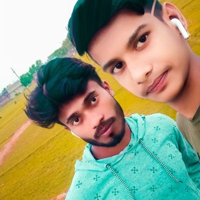 दोस्तो के साथ बैठना बहुत आसान है, परंतु खड़े रहना, हर किसी के बस की बात नहीं है जनाब.