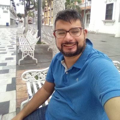 LCC. Tabasqueño resido en Veracruz.
Aficionado de los deportes, del cine y de las redes sociales.
#LCC