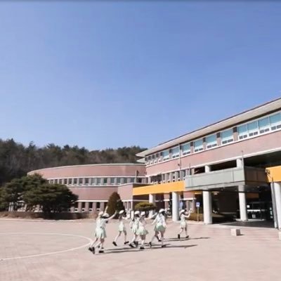 sa61707011's profile picture. We NiziU! We are ……♡ NiziU……♡ \応援してます/ \30代ファン垢👩‍💻👰💍/ \みんなのことが大好きで…箱推しです🤔/低浮上気味…😵