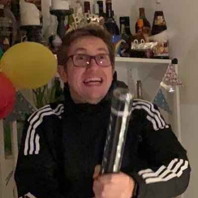 Label Manager & Trend Scout @HeadupGames | 🏳️🌈 | Videospiele | Arminia Bielefeld 🖤🤍💙 | Gute Gags | Schlechte Gags | ENG-Tweets @IndieRobin