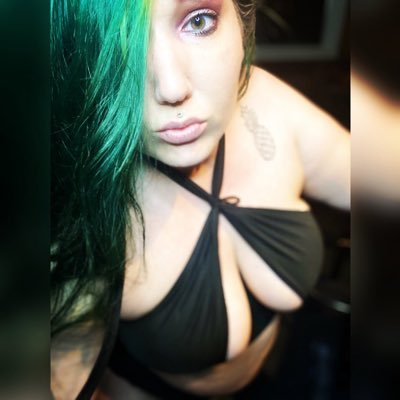 18+ONLY Just a boob cruisin’ milf trying to survive&thrive while steadily losing serotonin + rapidly growing grey hairs. I’ll try anything twice except LaCroix.