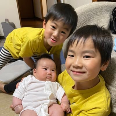 yuii1202's profile picture. 一眞☞2015.4.19                                        旭　☞2017.6.09                                                   陽向☞2020.12.27