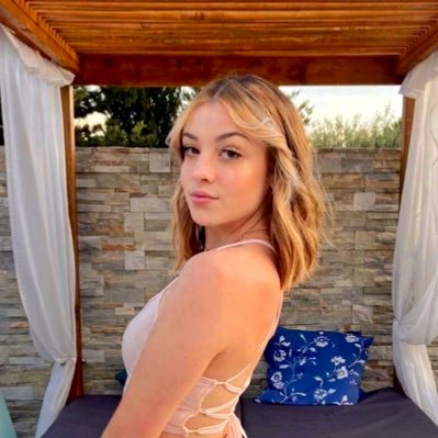 LRebuttini's profile picture. 17 ans et toujours pas célèbre