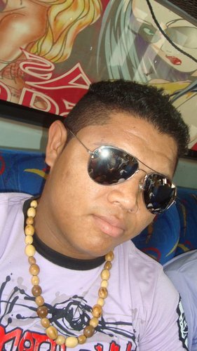 sou uma pessoa que gosta de curtir a vida, extrovertido, simpatico brincalhão.
gosto de sair com a galera e com a minha esposa!!