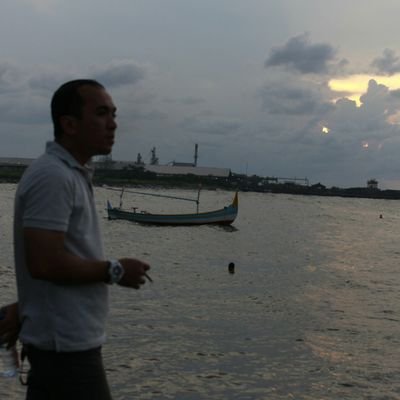 pungki78's profile picture. Writer wannabe-newbie for sure , Happy and surprises Dad that trying to say #iloveurpoem #iloveurprompt #wordandwrite