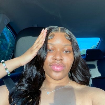 loveeeelani's profile picture. ig: lovekalanii 💗