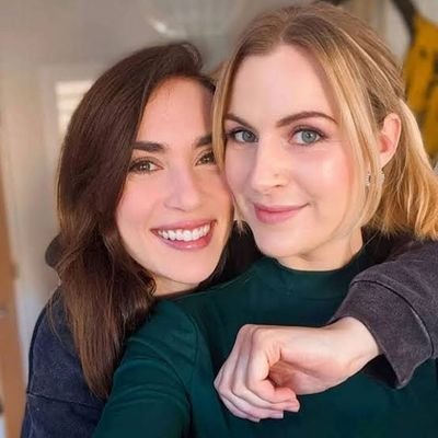 I watch @RoseEllenDix and @roxetera everyday so I can have serotonin |         she/they | infp