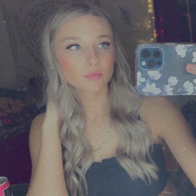 kaciii_32's profile picture. 