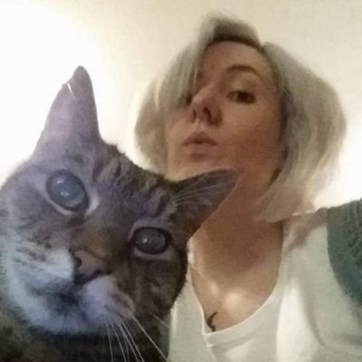 Artist. Gamer. Feminist in training. Disabled. Obsessed with cats and cake. She/her.
😻 Moby 😼 Khaleesi 🌈 Mr 🌈 Tubble