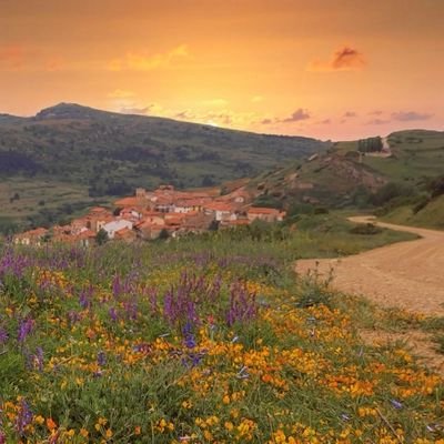 Valdelinares (Teruel) con sus 1692 msnm es el municipio más alto de España. Rodeado de praderas y abrazado por milenarios pinares es un paraíso natural!!!