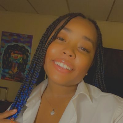 ❤️Don't hide in the universe, be you beautiful❤️ UofL ‘23|Alumna UK20| LMHS alum ‘16| IG: __lovely_smiles_