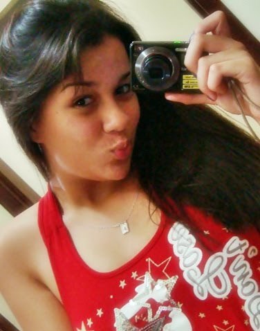 Amo o intenso. O perigoso. O imprevisível. A loucura. A diversão. Amo a vida, e todas surpresas que ela pode me proporcionar.