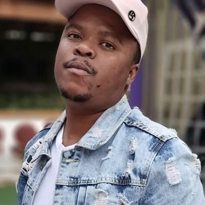 Akekho umuntu ongazi lutho. Retweetist. I silent tweet.
Here for laughs. Football twitter. Liverpudlian. Bhakaniya.