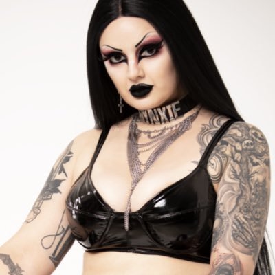 Drag ghoul 🦇 DJ  ⛓ Twitch affiliate 👾 She/her