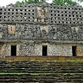 Acrópolis de Yaxchilán, Chiapas.
Get it while you can.