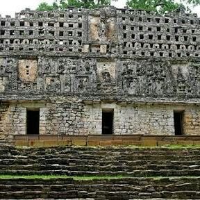 Acrópolis de Yaxchilán, Chiapas.

Get it while you can.