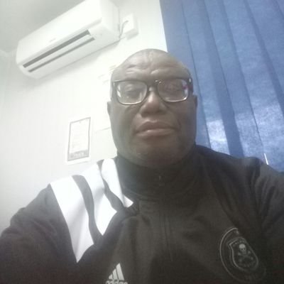 Riba Cross Village in Burgersfort, Critical, Steve Biko fan, EFF voter not a member, Not a politician and die-heart Bhakhajuju. I tweet what i like.