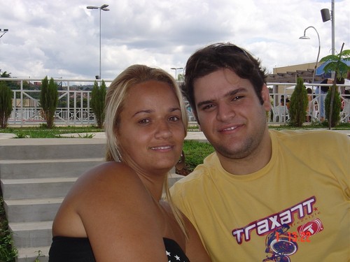 sou casada e muito feliz.Agradeço a Jesus por tudo que sou e tudo que tenho.Sou católica e amo a tv canção nova...