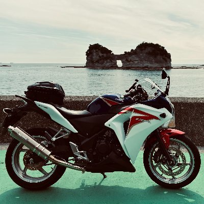 ギターとバイクと共に気ままに生きてます。
#ギター #guitar #バイク #motorcyle #cbr250r #自転車 #bicycle