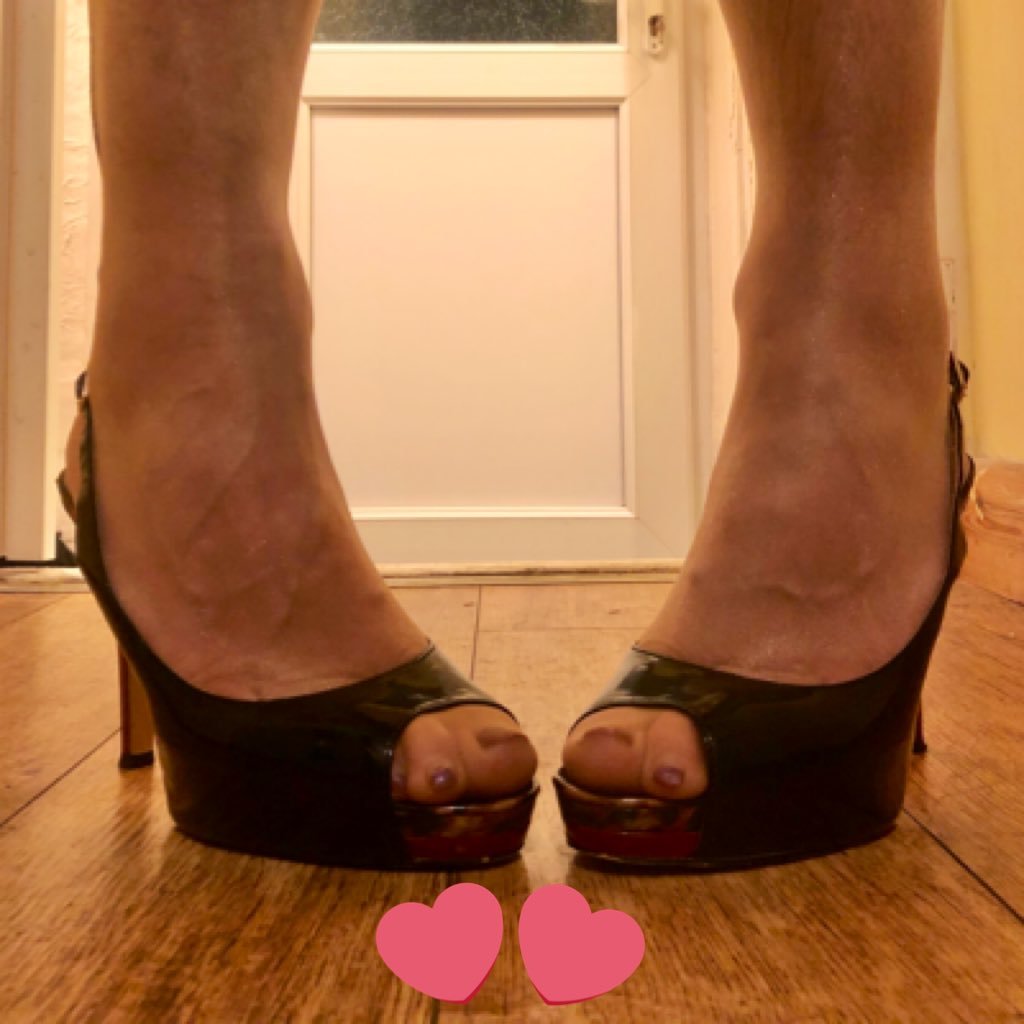 🔞Married Bi crossdresser fetish for sexy hosiery n heels. love sexy/fantasy chat.