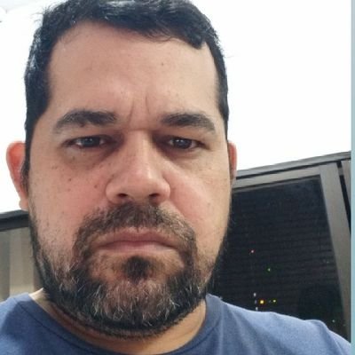 Padre de una estrella. Ciego perdido, por tanto escéptico. En train d'apprendre. Se le tienen las Opiniones impopulares mas populares.