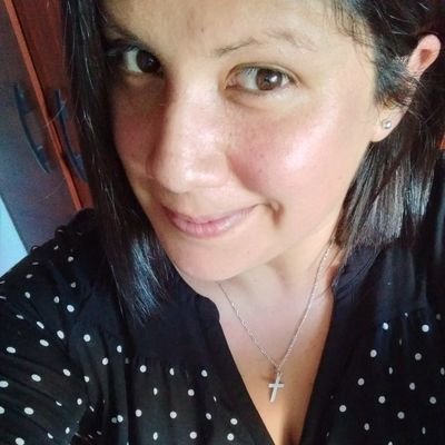 Técnico Veterinaria. Estudiante de Derecho. Cuatro peludos.