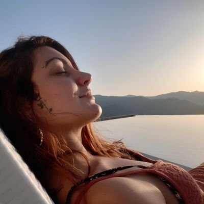 gracek_a's profile picture. Mujer que baila en la calle 💃🏻