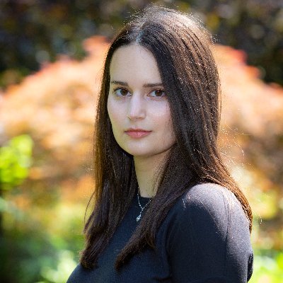 Part-time fantasy, dark academia & romance writer with PRH / Titan / Angry Robot, full-time cat servant. Rep: Sophia M. Ramos | @newleafliterary