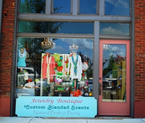 Everyday Indulgence is a boutique in downtown Tuscaloosa, Ala. We carry handmade jewelry and natural bath and body products.
