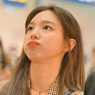 𖠘 — Im Nayeon oficial simp acc