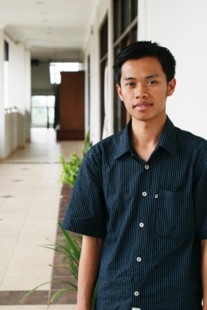 bahagia itu bukan dicari tapi dibangun dan diutuhkan, karena bahagia sudah ada dalam diri kita masing-masing tinggal kita aktifkan!