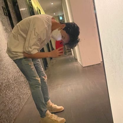 markkkbluee's profile picture. ｡:ﾟﾟ:｡･ゞ in love with #MARK and his friends 😔🦋