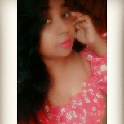 I am a simple girl and I follow my dreams.
I am not a trained painter I just love painting...