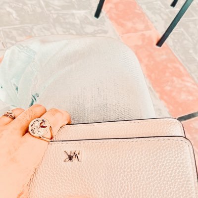 farramieyra's profile picture. 